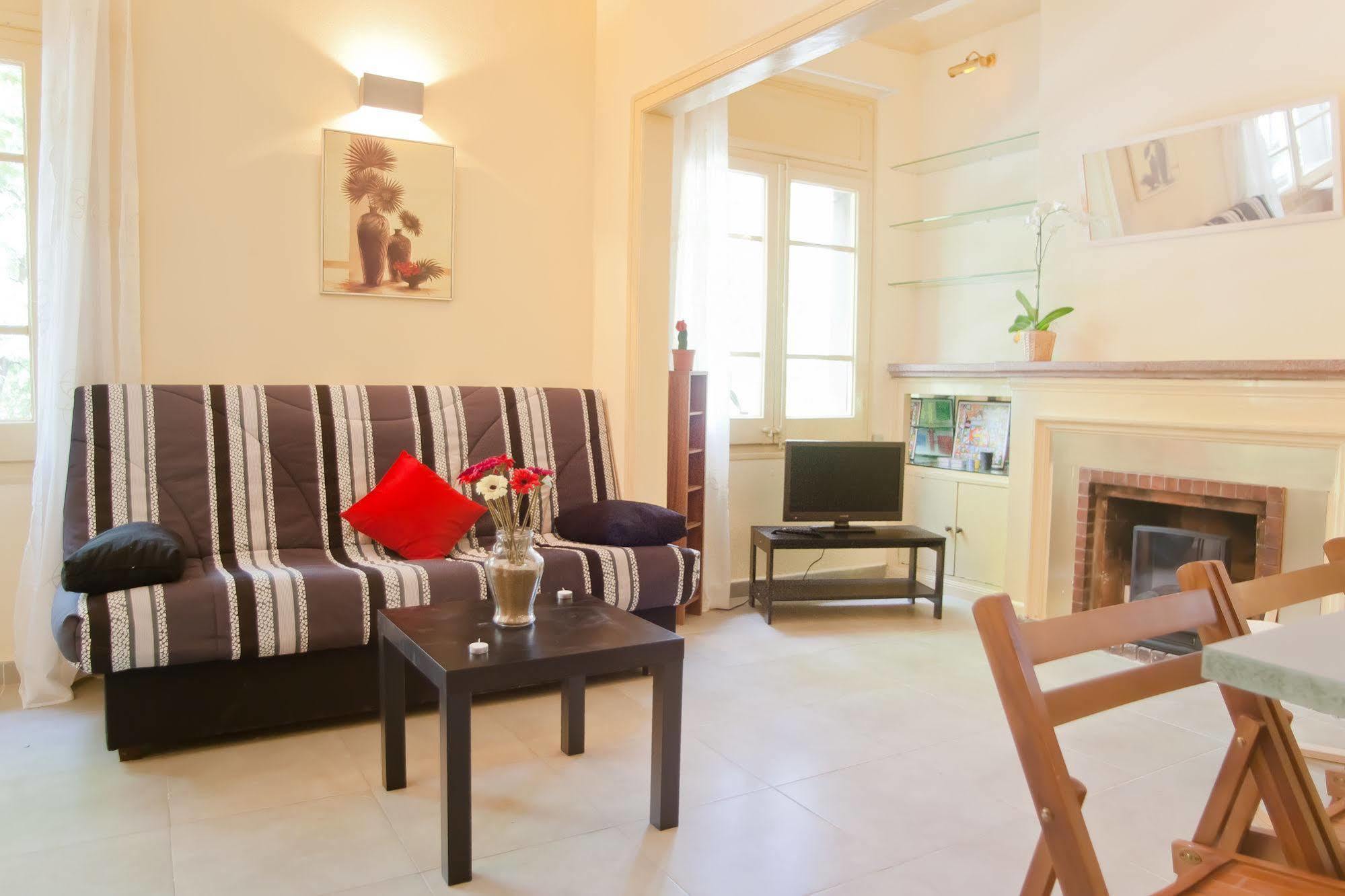 Apartamentos Tarradellas Sants Estacio برشلونة المظهر الخارجي الصورة